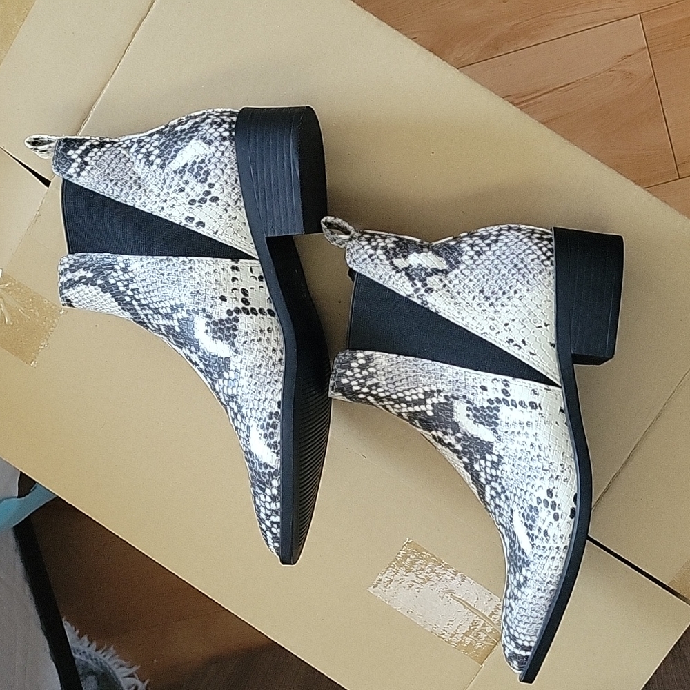 Steve Madden Booties - Picture 5 of 7